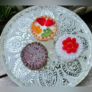2/$10 3 Different Cakes Pie Tart Baked Goods Lifelike Windup Pretend Cake Toys